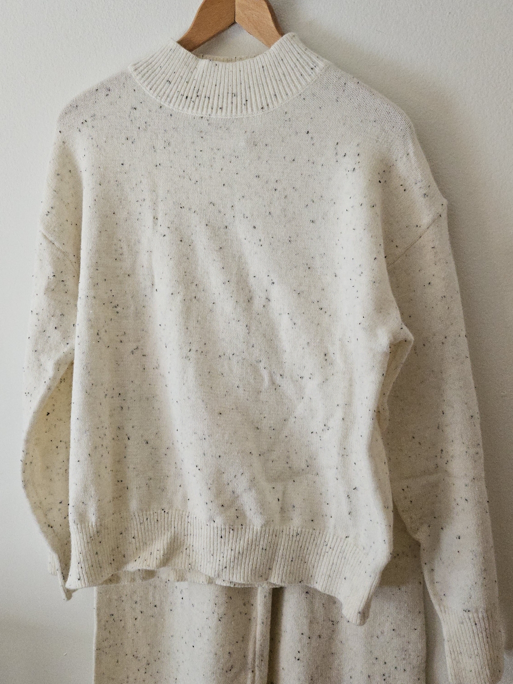 Cream Speckled Mock-Neck Sweater With Matching Pants 162